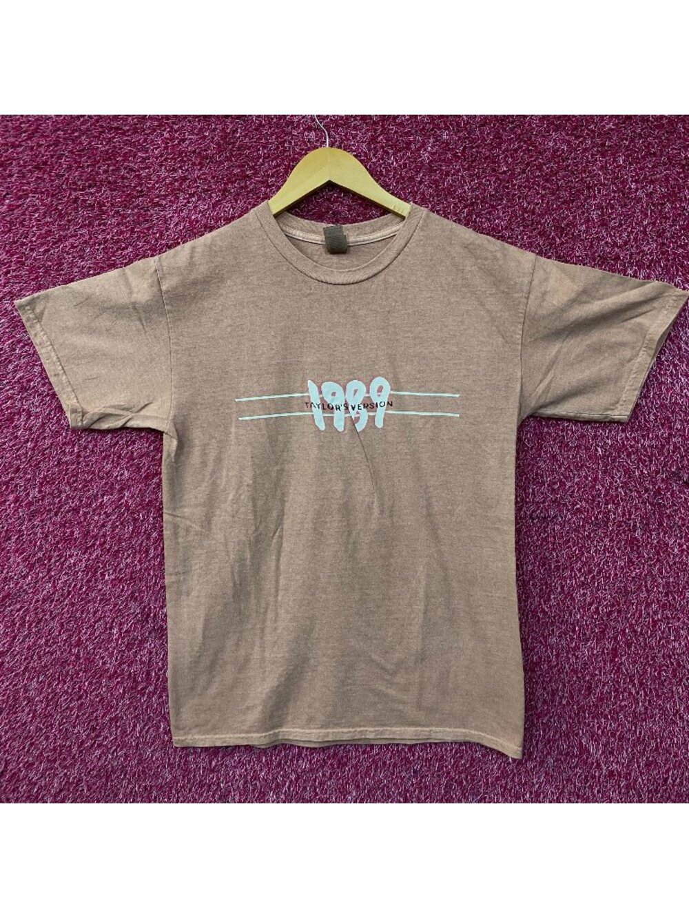 Taylor Swift 1989 Graphic T-Shirt Medium